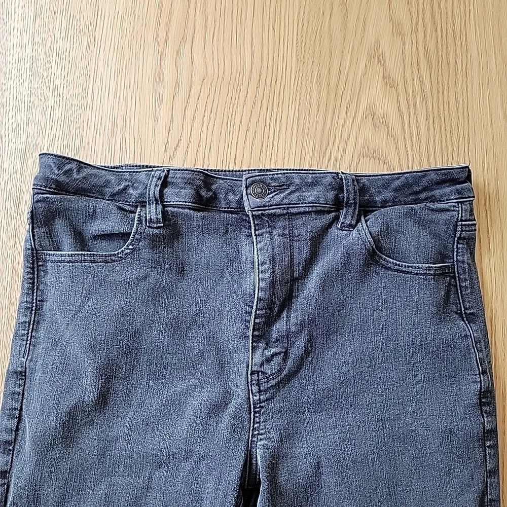 American Eagle Outfitters stylish straight